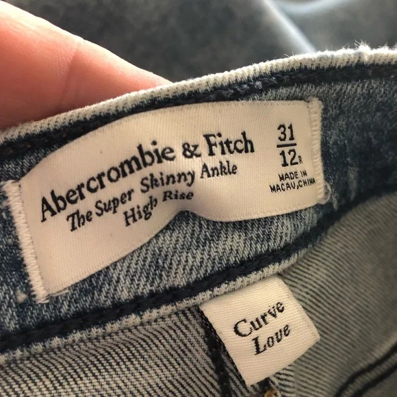 Abercrombie & Fitch Light Blue Skinny Jeans - Picture 3 of 10